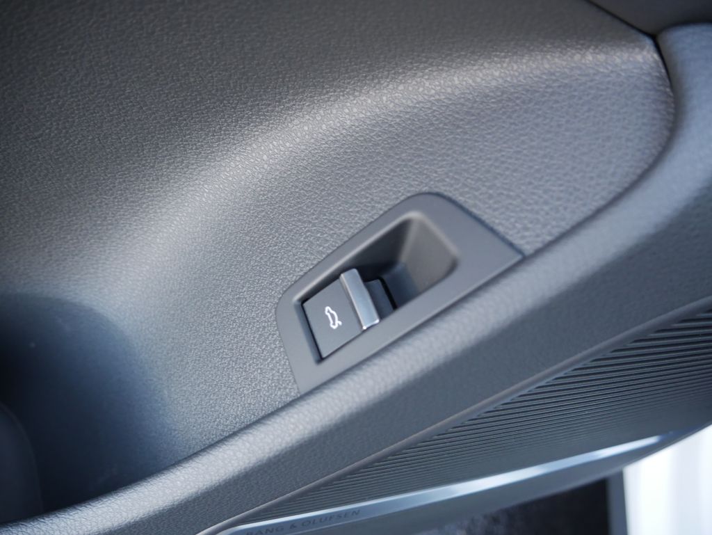 Thumbnail: 2025 Audi Q7 - 18