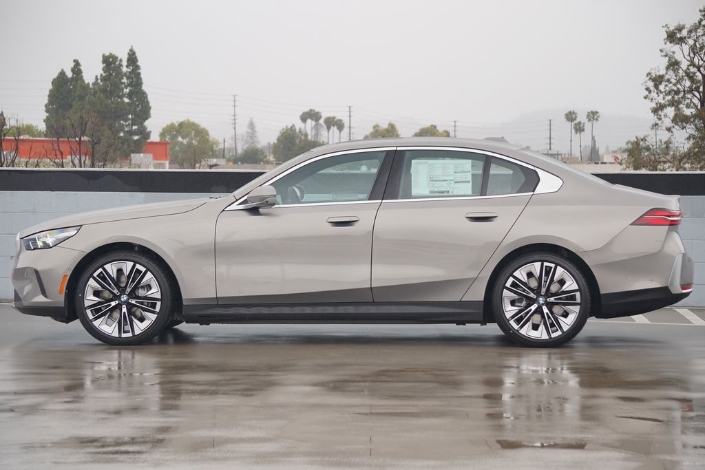 Thumbnail: 2026 BMW i5 - 4