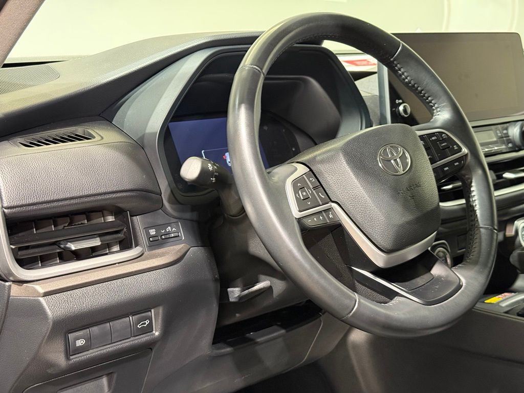 Thumbnail: 2024 Toyota Grand Highlander - 17