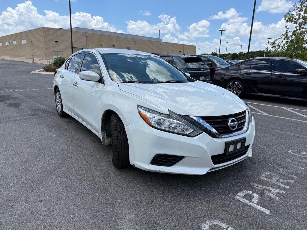 Thumbnail: 2017 Nissan Altima - 3