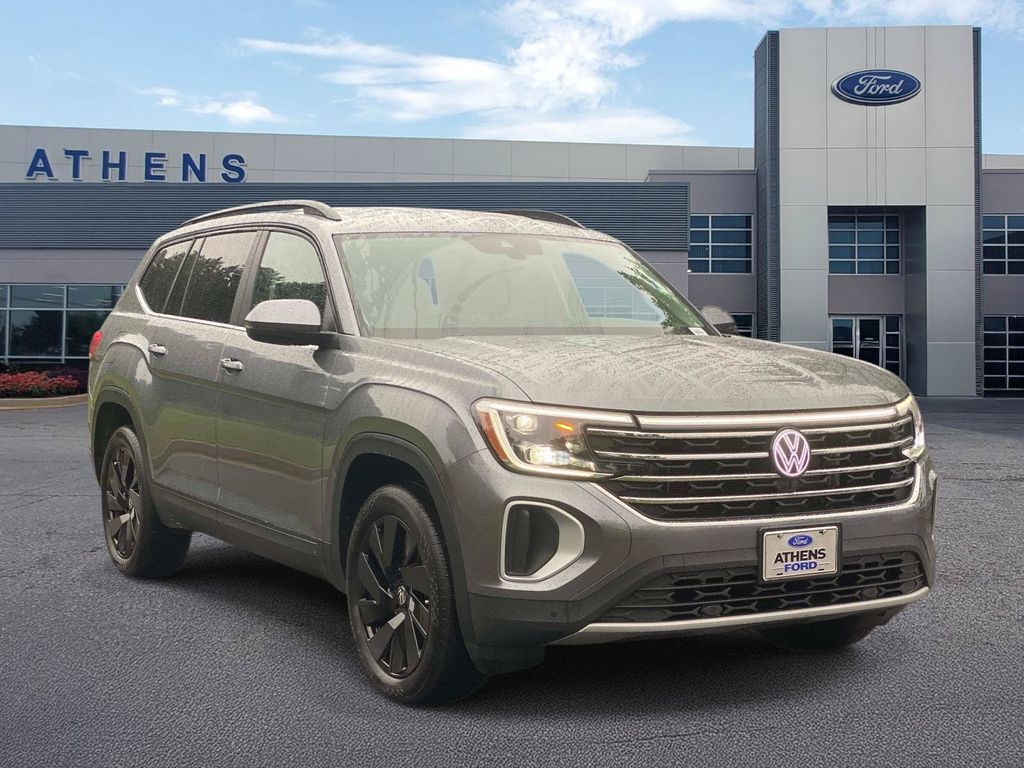 Platinum Gray Metallic 2024 Volkswagen Atlas SUV / Crossover Front-Wheel Drive 8-Speed Automatic