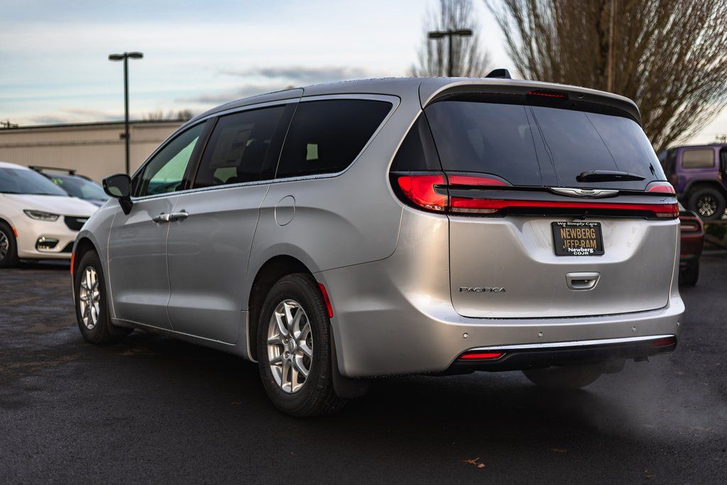 2026 Chrysler Pacifica Select thumbnail 9