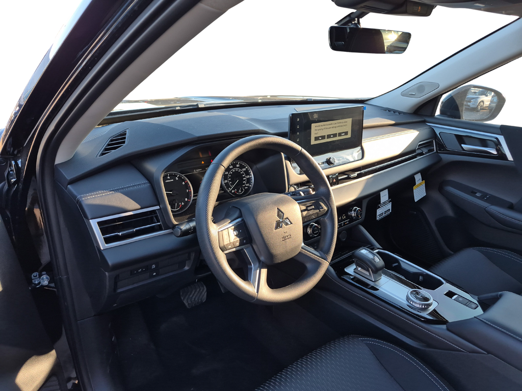 2026 Mitsubishi Outlander ES - 8