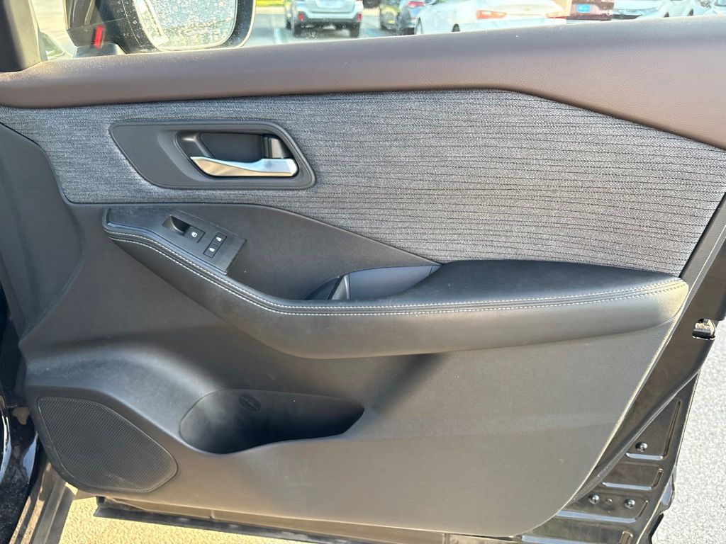 2023 Nissan Rogue — photo 8