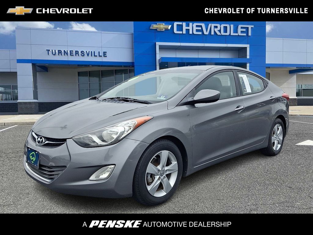 Harbor Gray Metallic 2013 Hyundai Elantra Sedan Front-Wheel Drive 6-Speed Automatic Overdrive