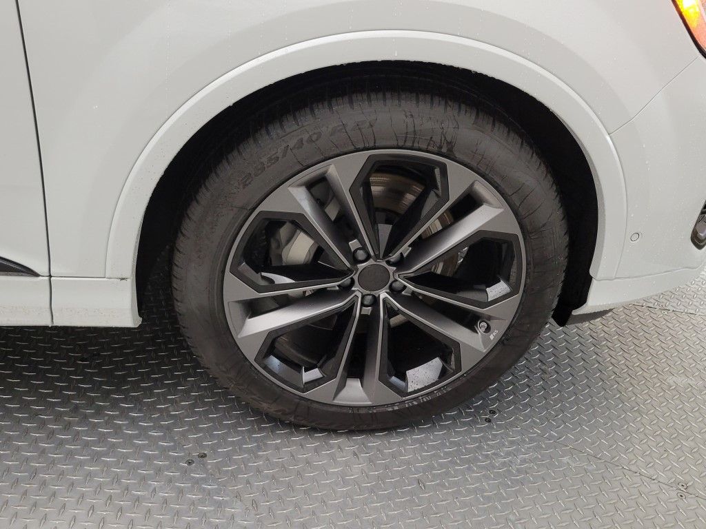 Thumbnail: 2026 Audi Q7 - 16