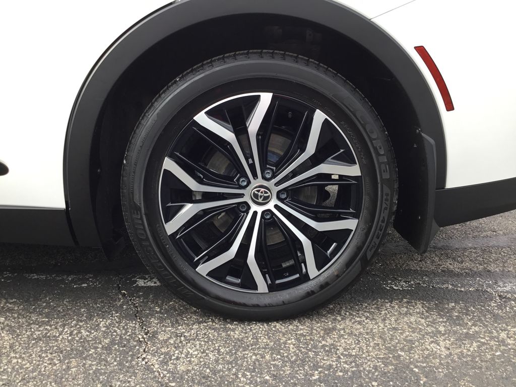 Thumbnail: 2023 Toyota Crown - 10