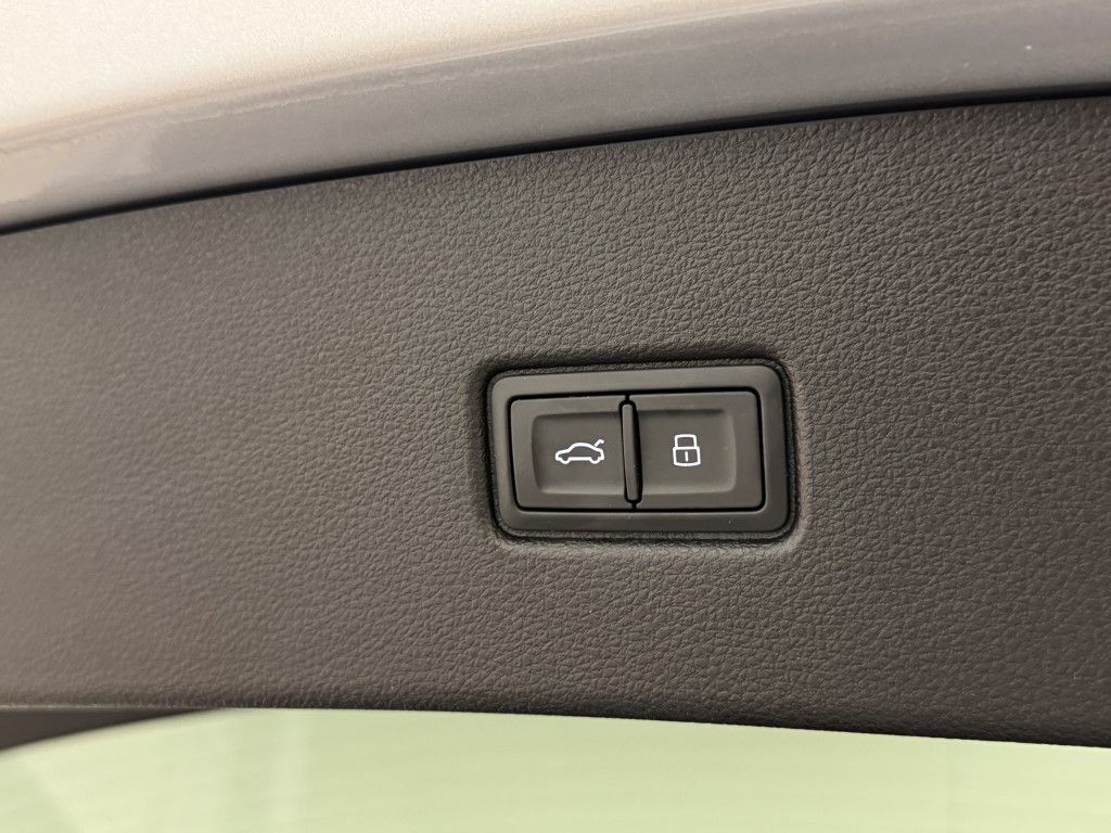 2023 Audi SQ5 Prestige 25