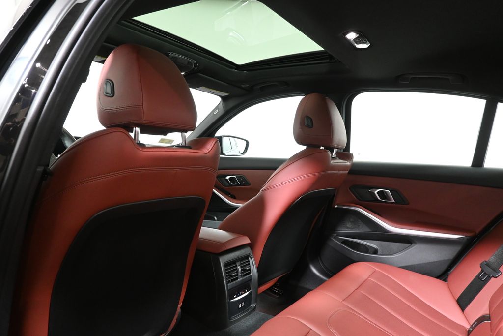 Thumbnail: 2024 BMW 3 Series - 32