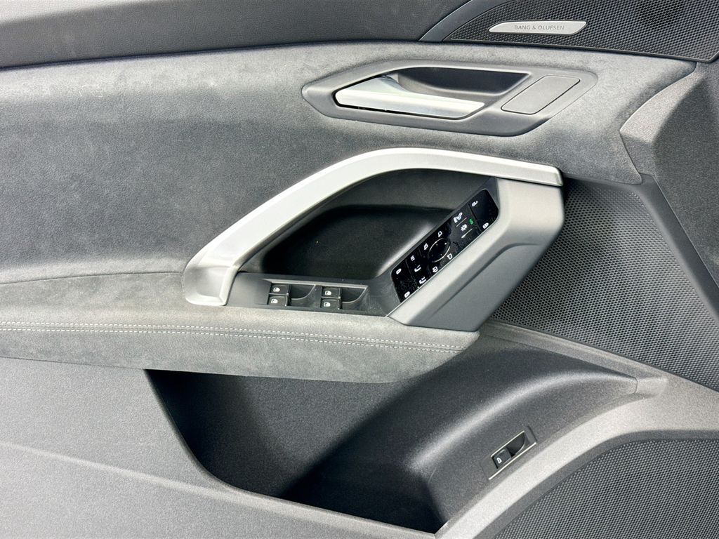 Thumbnail: 2026 Audi SQ5 - 22