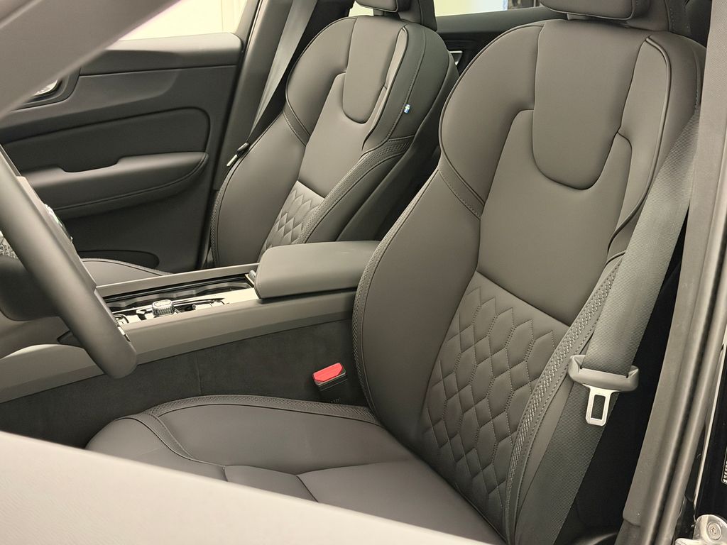 Thumbnail: 2026 Volvo XC60 - 22