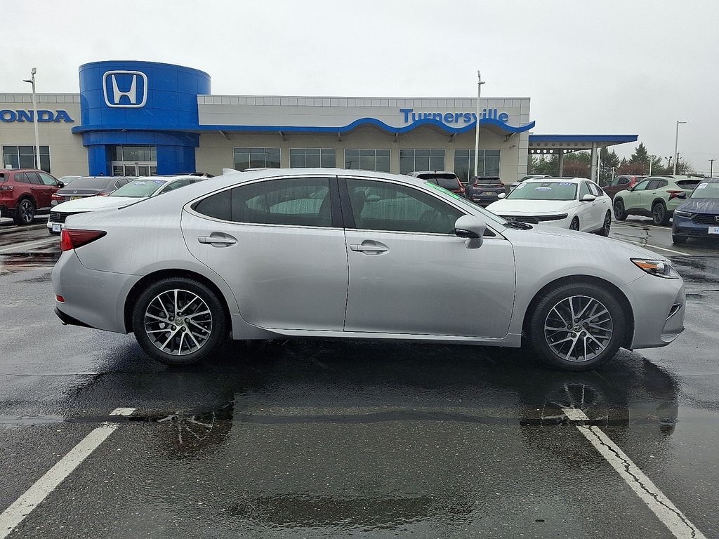 Thumbnail: 2018 Lexus ES - 7