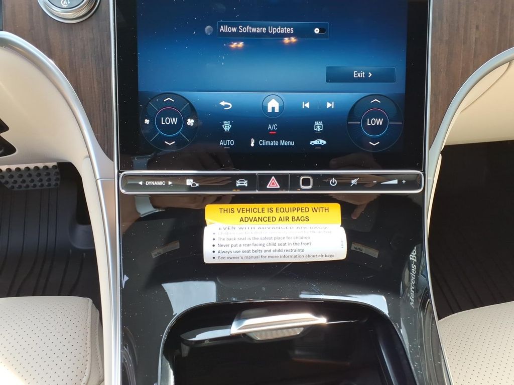 New 2027 Polar White Mercedes-Benz GLC 300 image 23