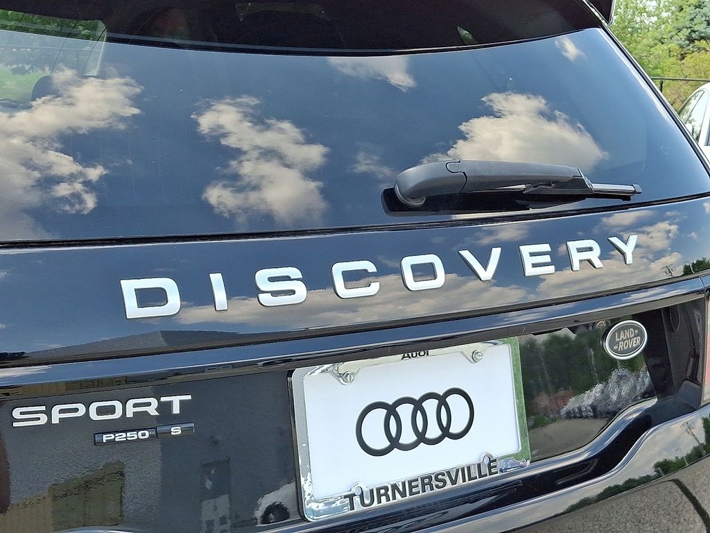 Thumbnail: 2020 Land Rover Discovery Sport - 32
