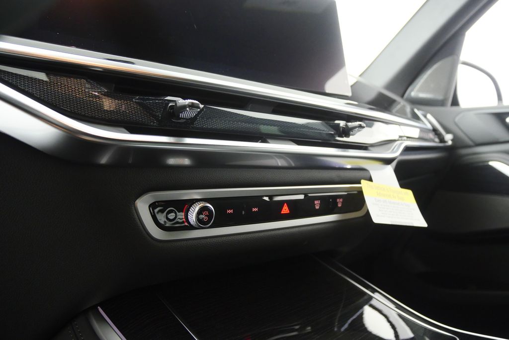 Thumbnail: 2026 BMW X5 - 21