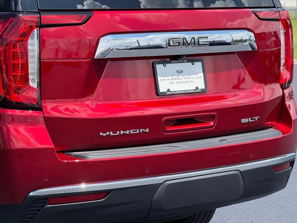 2023 GMC Yukon SLT Volcanic Red - Jim Hudson Acura - Image 10