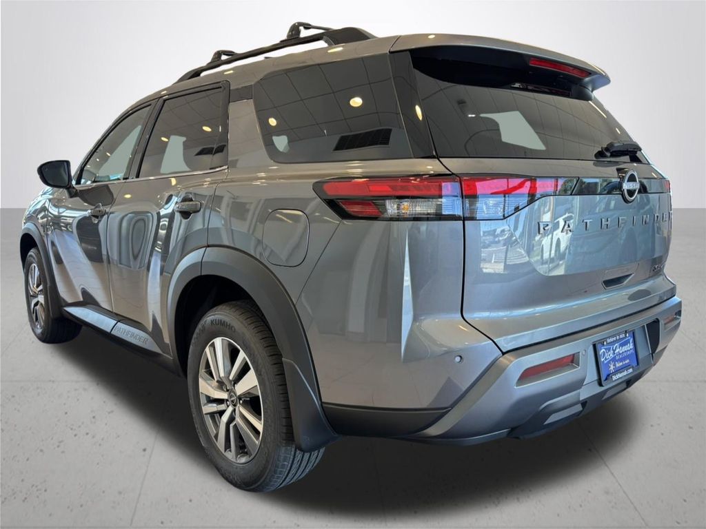 2026 Nissan Pathfinder SL