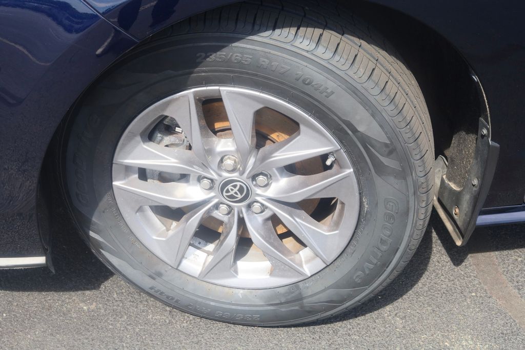 Used 2023 Toyota Sienna Van
