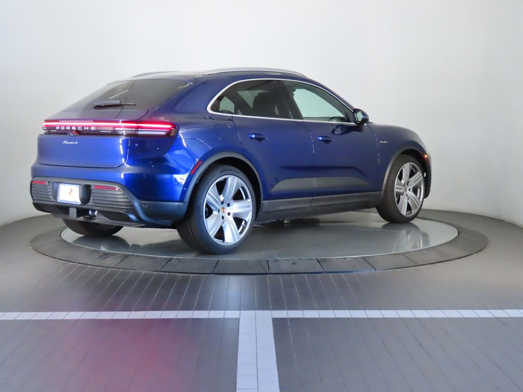 Thumbnail: 2024 Porsche Macan - 7