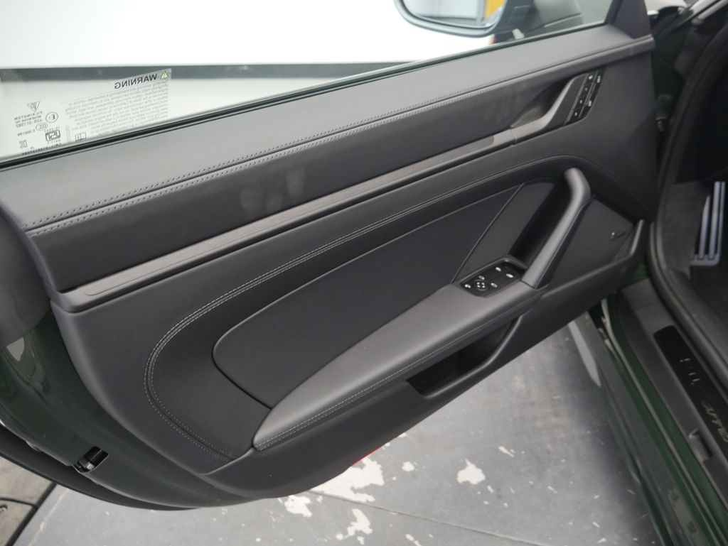 Thumbnail: 2026 Porsche 911 - 14