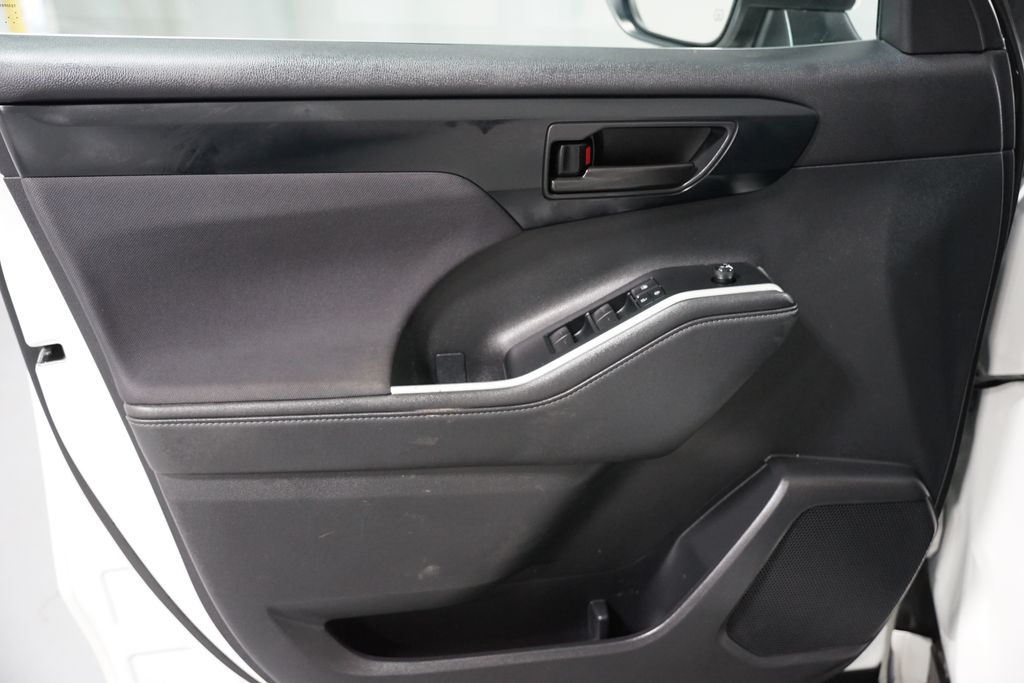 Thumbnail: 2021 Toyota Highlander - 29