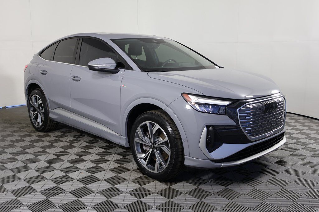 Thumbnail: 2023 Audi Q4 e-tron - 3