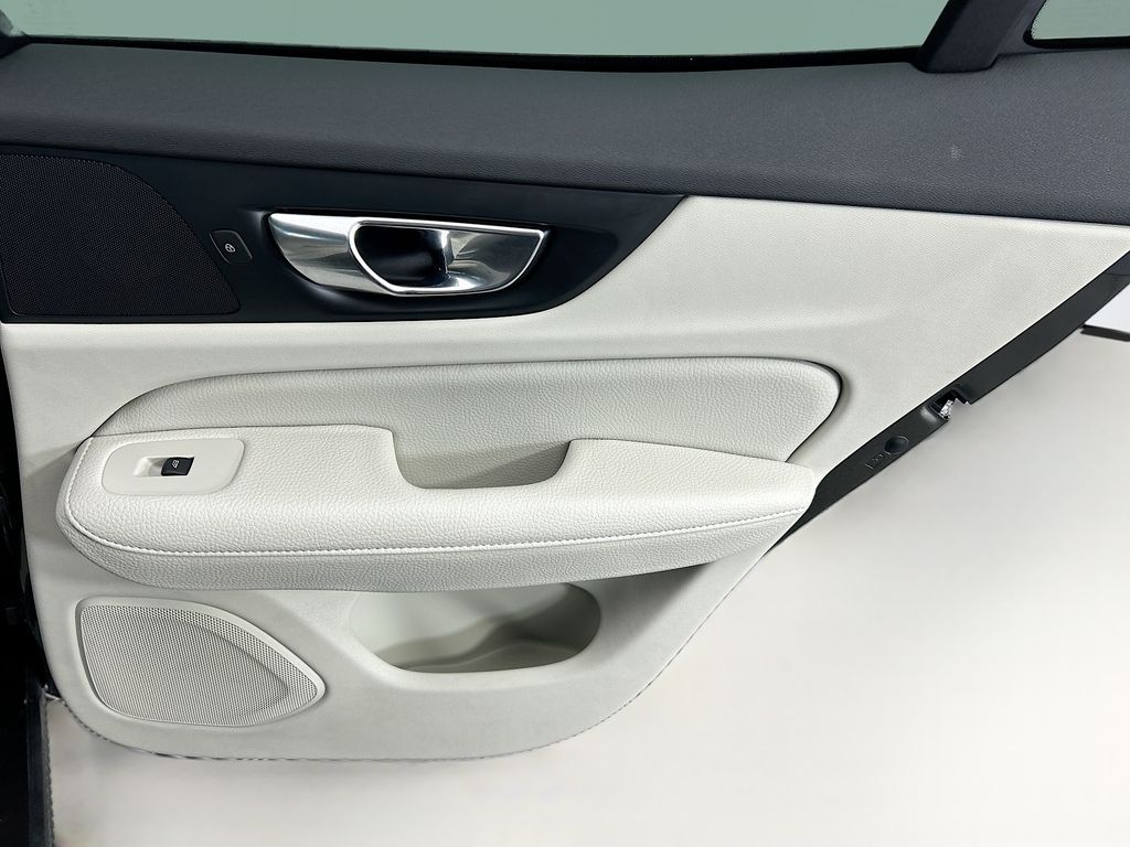 Thumbnail: 2020 Volvo S60 - 25