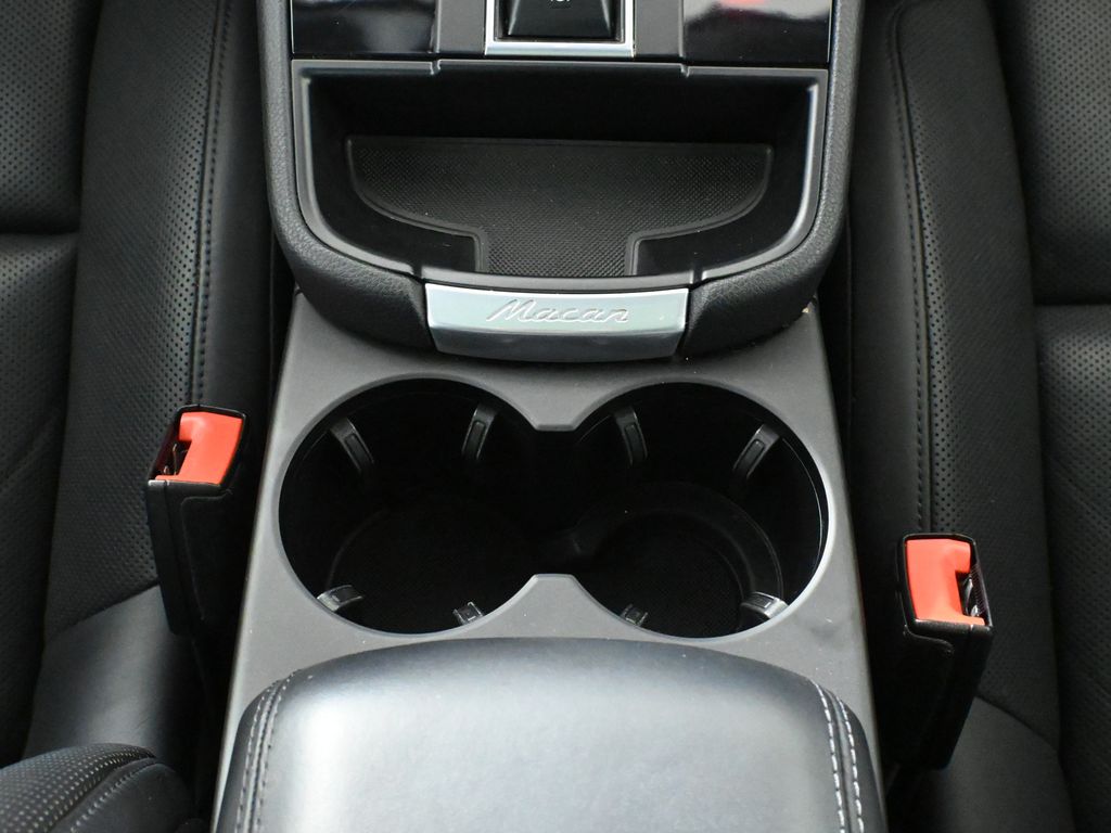 Thumbnail: 2023 Porsche Macan - 27