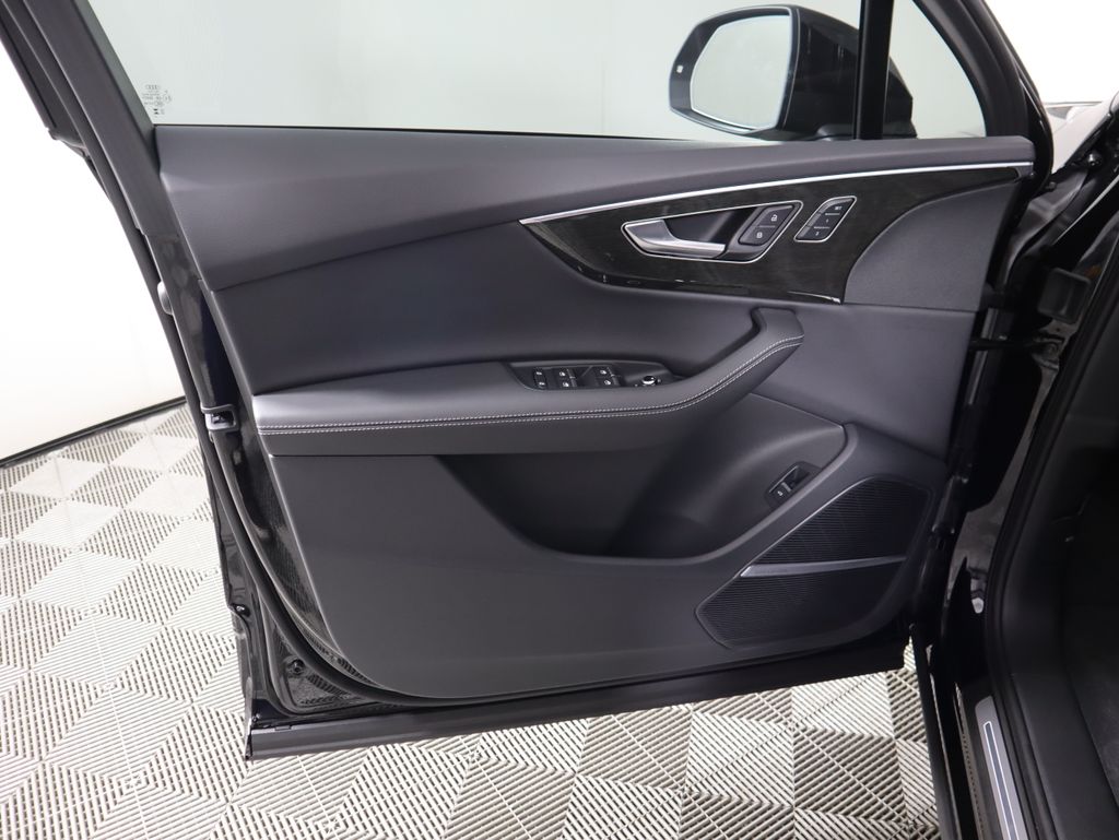 Thumbnail: 2026 Audi Q7 - 27