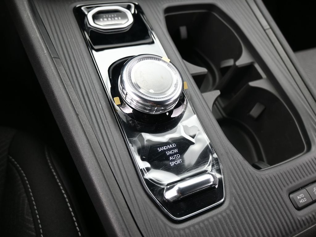 New 2026 Diamond Black Crystal Pearlcoat Jeep Laredo image 18