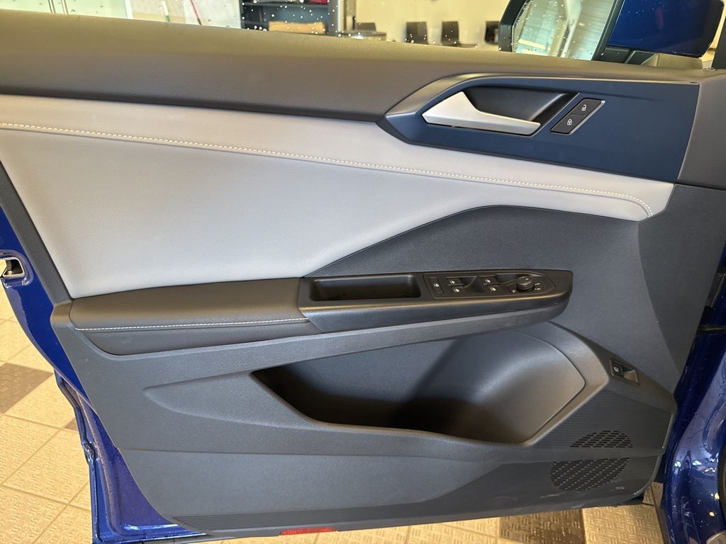 2024 Volkswagen Taos SE photo 12