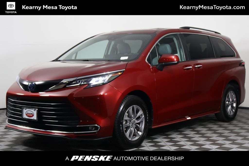 2023 Toyota Sienna XLE Hero Image