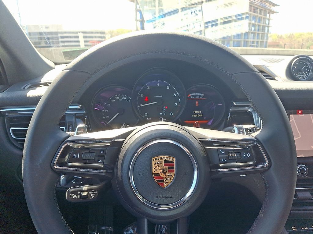 Thumbnail: 2025 Porsche Macan - 21
