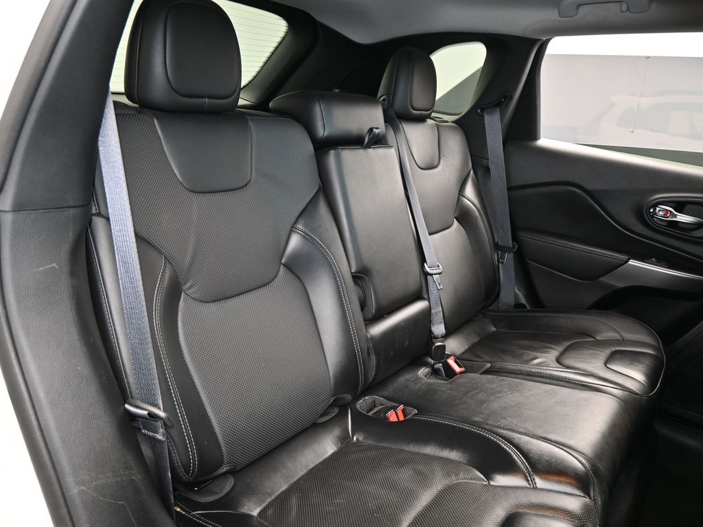 Used 2022 Bright White Clearcoat Jeep Latitude Lux image 41