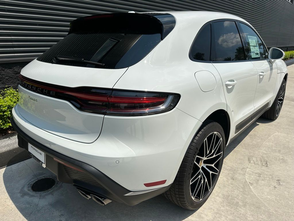 Thumbnail: 2026 Porsche Macan - 10