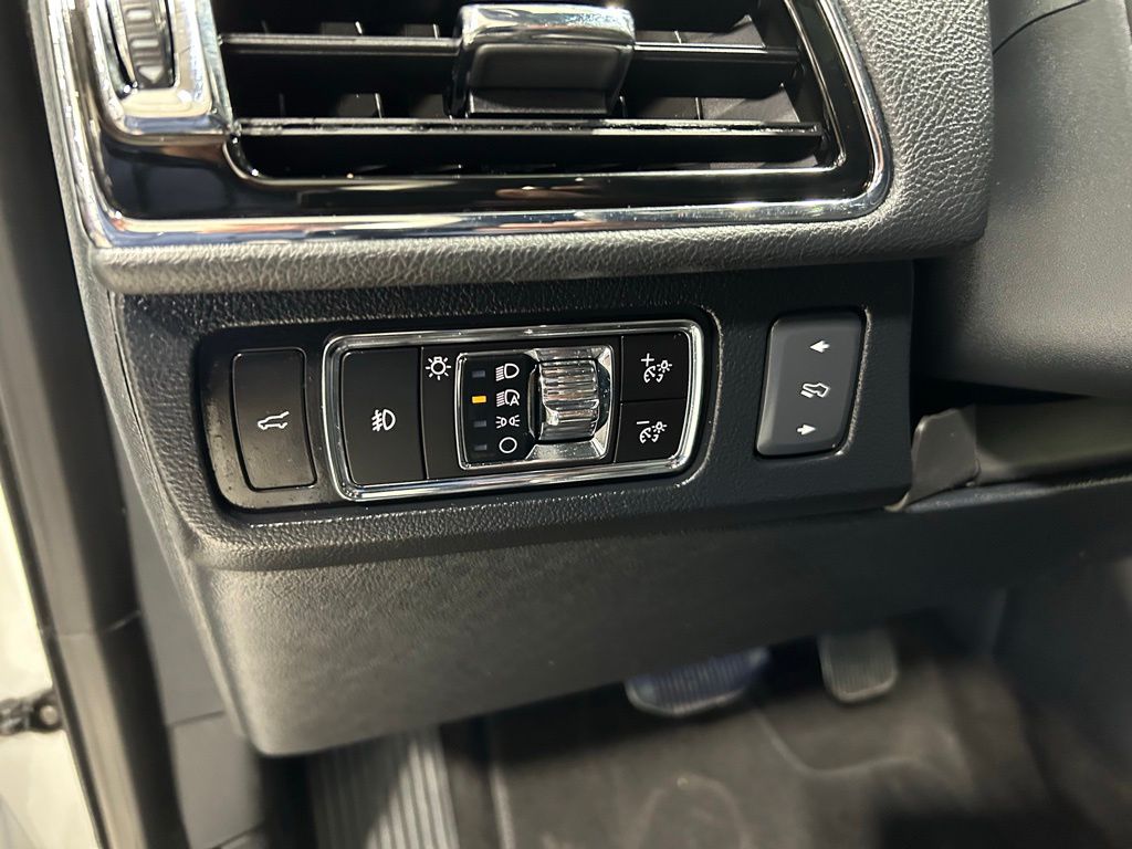 used 2023 Lincoln Navigator L car, priced at $57,390