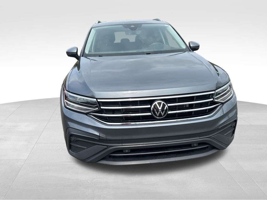 2023 Platinum Gray Metallic Volkswagen Tiguan 2.0T SE FWD SUV