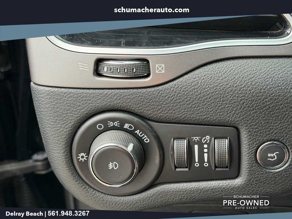 used 2019 Jeep Cherokee car, priced at $12,777
