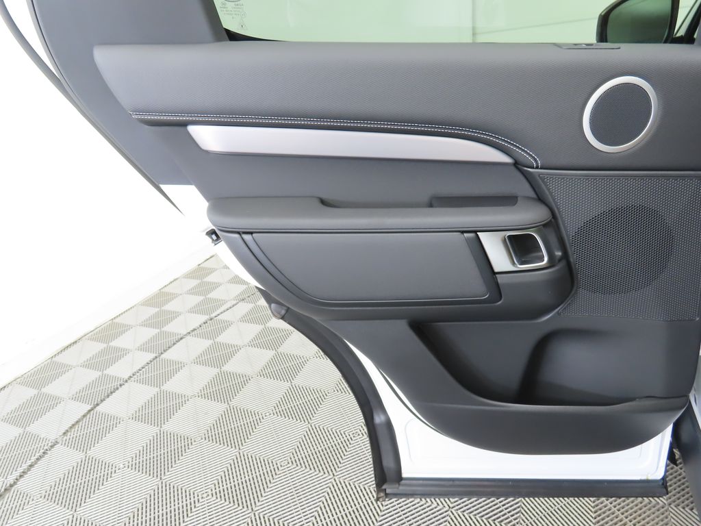 Thumbnail: 2026 Land Rover Discovery - 26