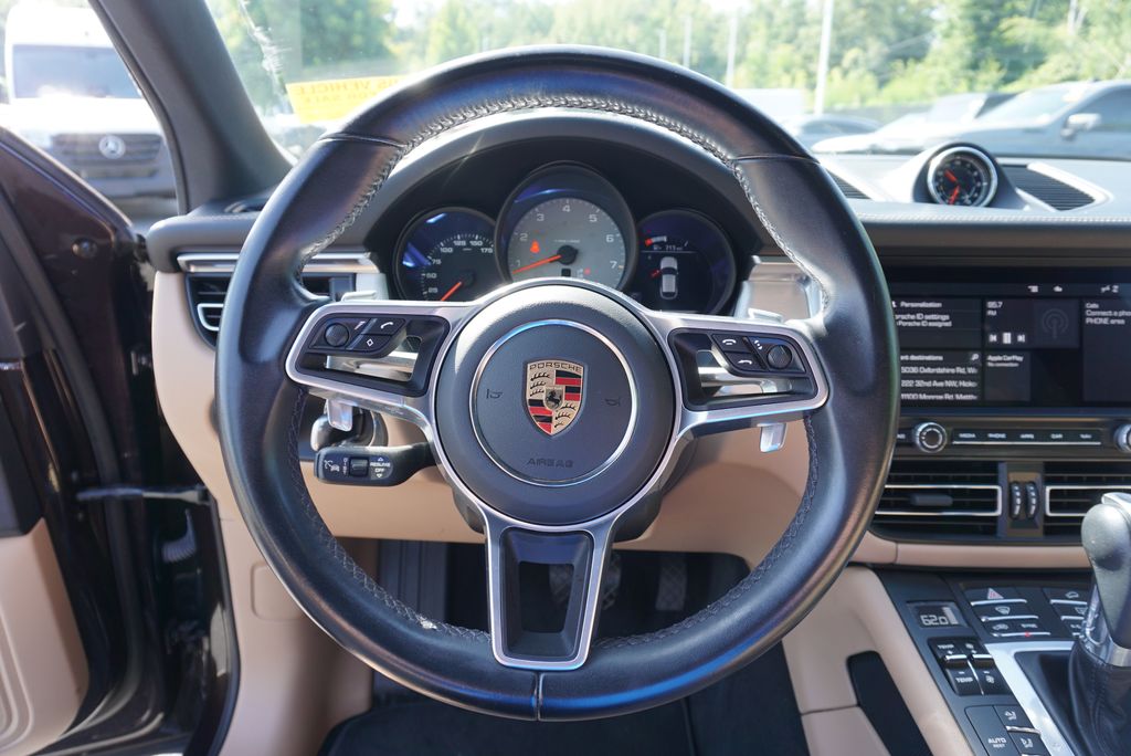 Thumbnail: 2021 Porsche Macan - 16
