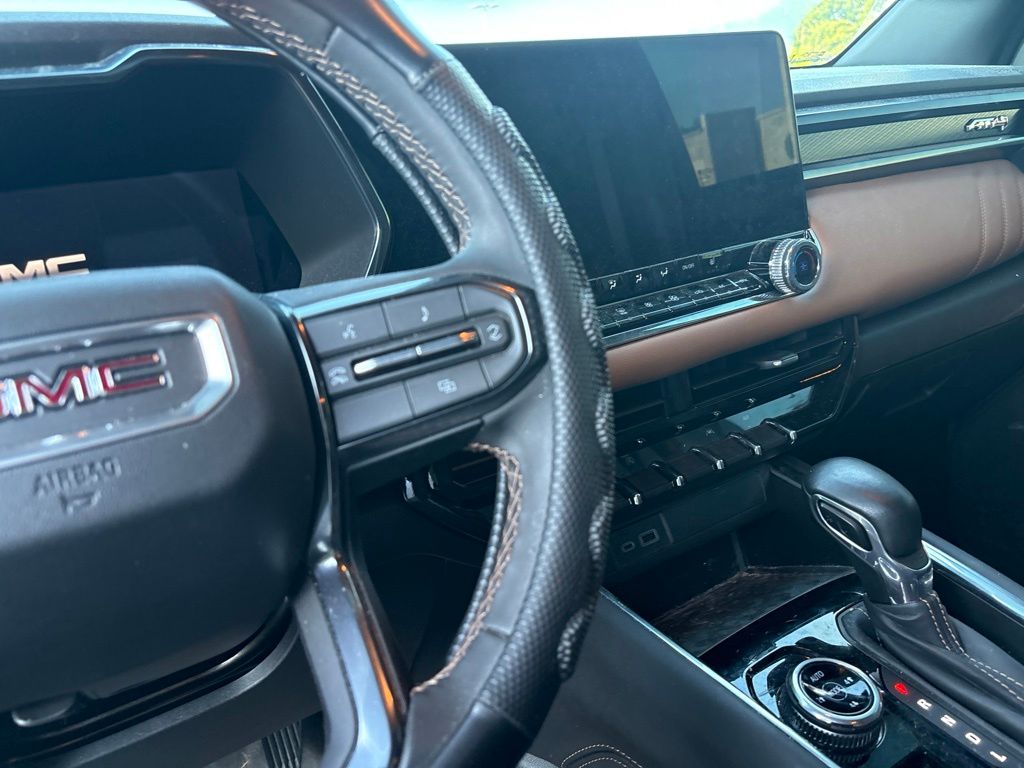 2024 GMC Canyon — photo 6