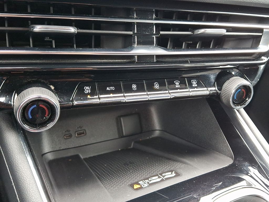 used 2025 Chevrolet Traverse car, priced at $39,629