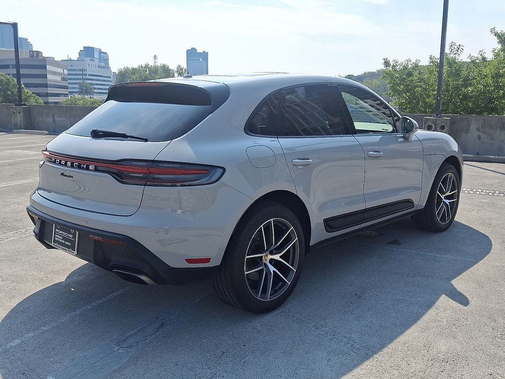 Thumbnail: 2025 Porsche Macan - 8