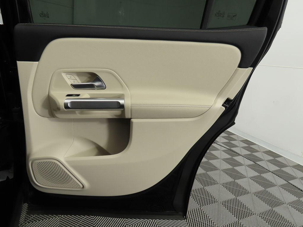 Thumbnail: 2022 Mercedes-Benz GLB - 25