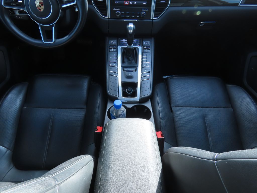 Thumbnail: 2017 Porsche Macan - 9