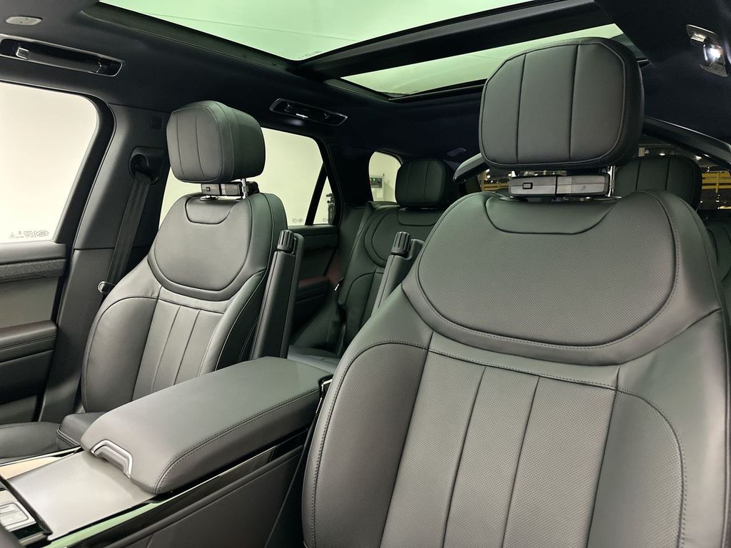 2025 Land Rover Range Rover Sport SE Dynamic 9
