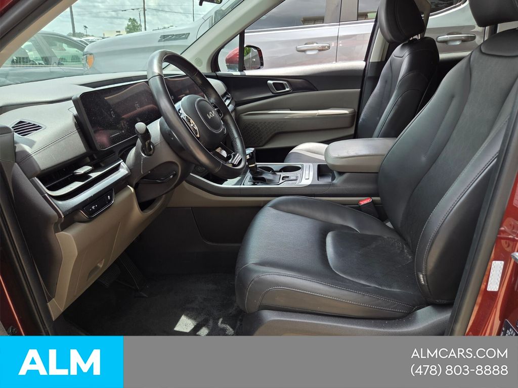 Used 2025 Red Kia LXS image 4