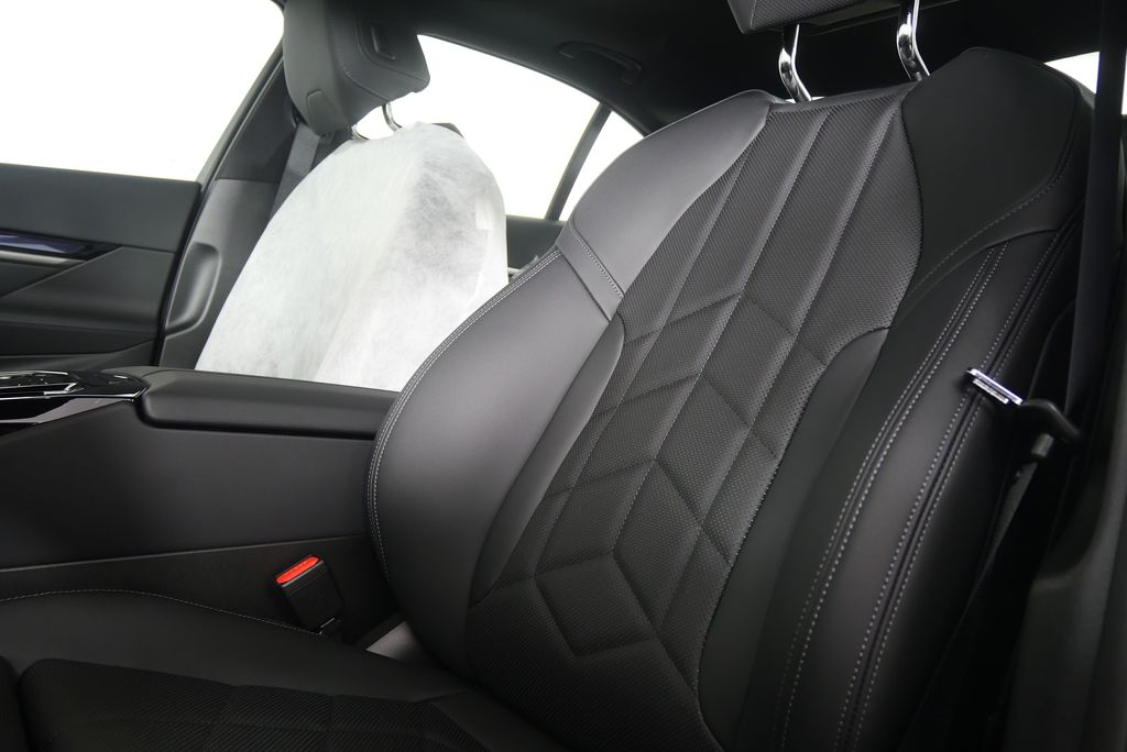 Thumbnail: 2026 BMW i5 - 10