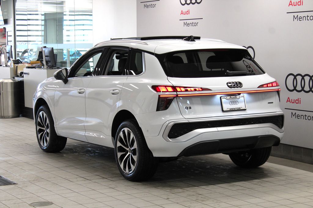 Thumbnail: 2026 Audi Q3 - 4