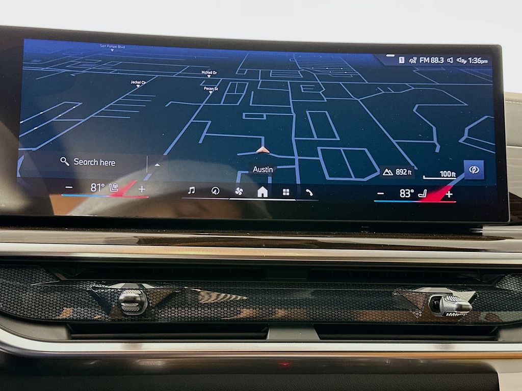 Thumbnail: 2026 BMW X7 - 12